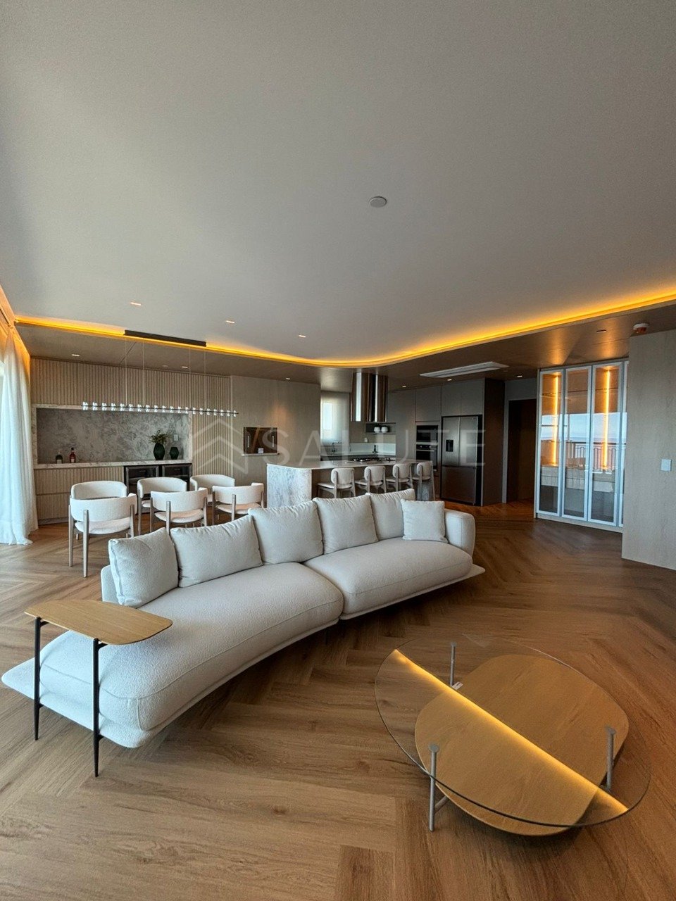 Apartamento à venda 5 suítes na Barra Sul