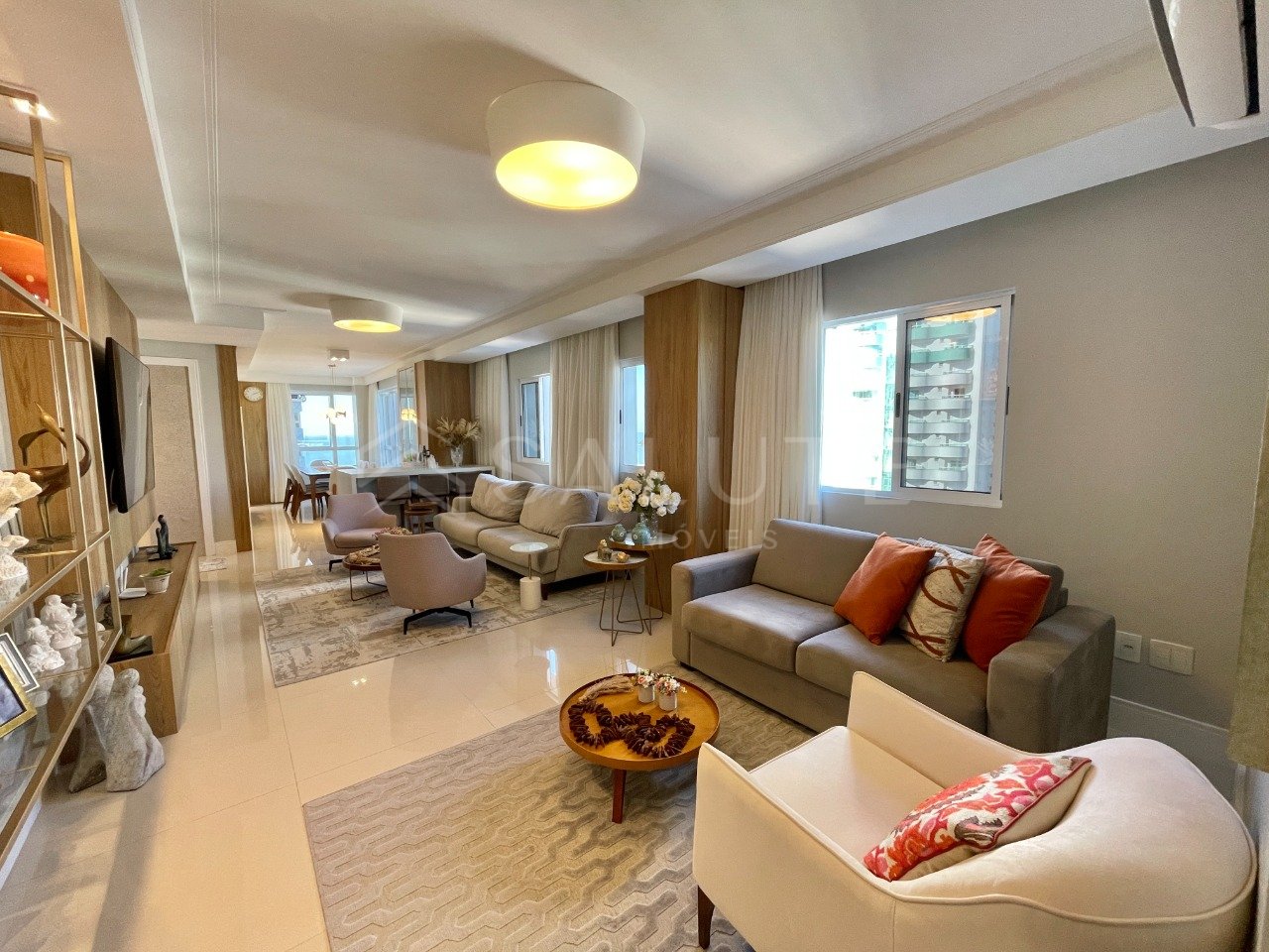 Apartamento à venda com 3 suítes na Barra Sul