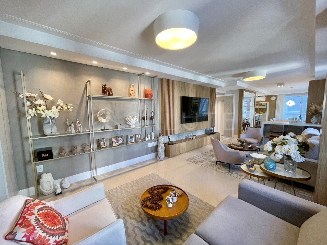 Apartamento à venda com 3 suítes na Barra Sul
