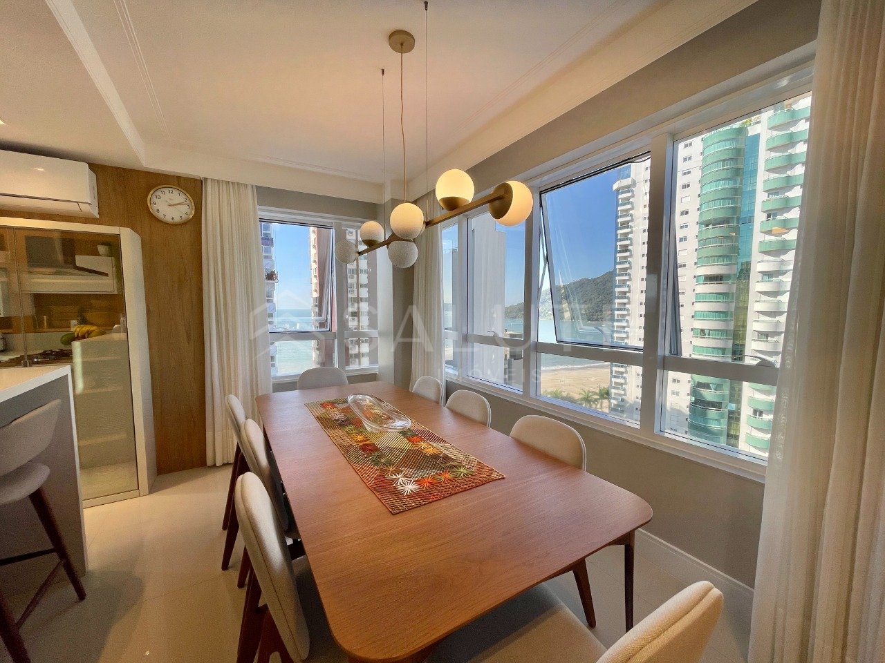 Apartamento à venda com 3 suítes na Barra Sul