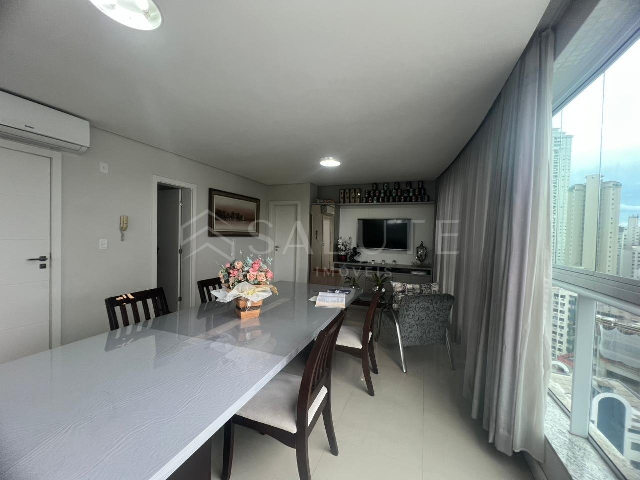 Apartamento aluguel anual 3 suítes Barra Sul.