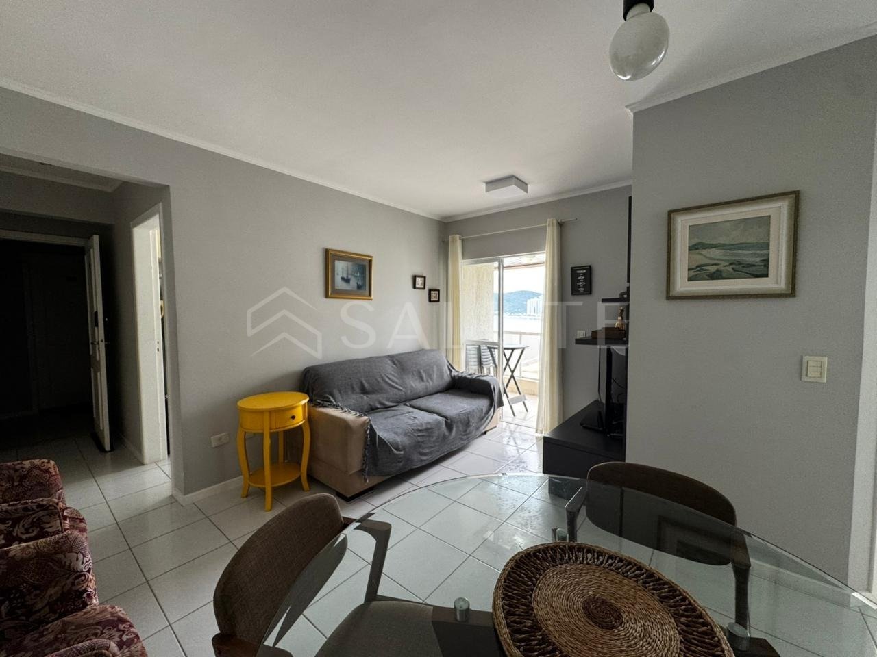 Apartamento à venda 2 dormitórios Barra Sul.