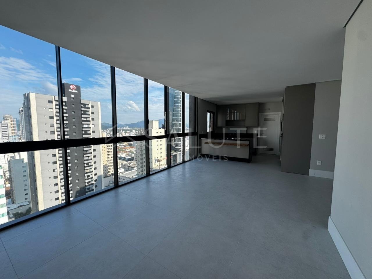 Apartamento à venda com 4 dormitórios no Centro