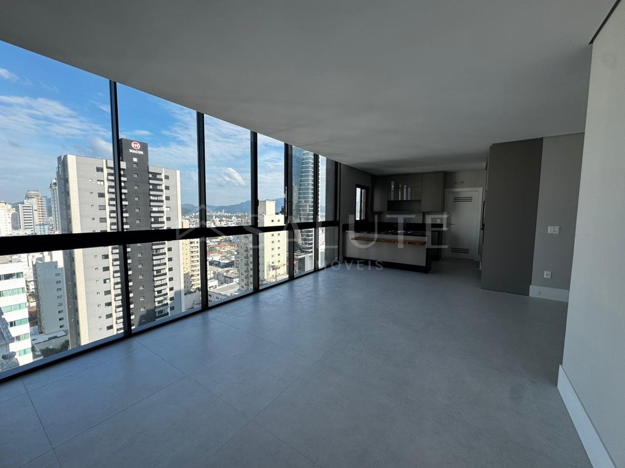 Apartamento à venda com 4 dormitórios no Centro