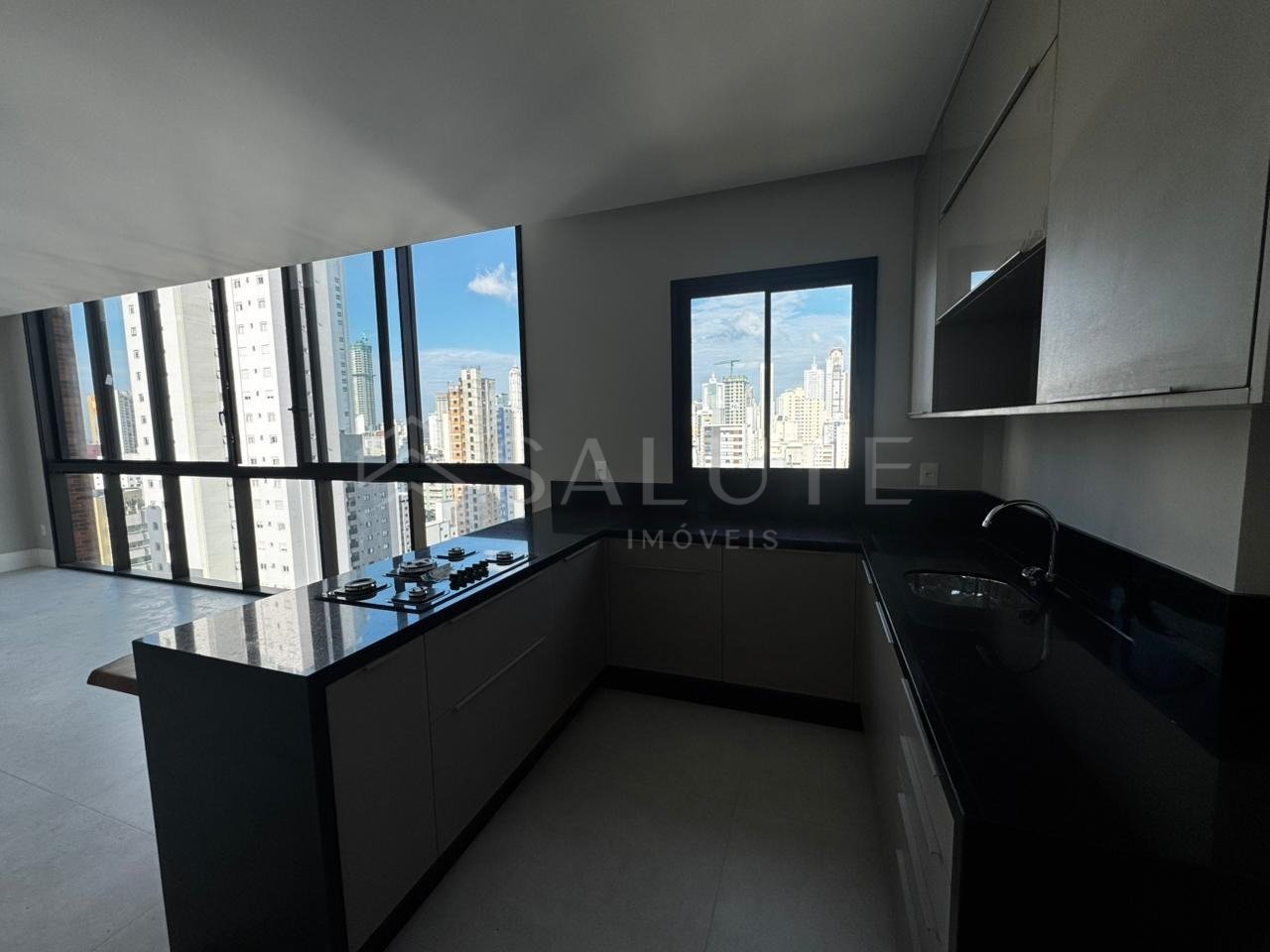 Apartamento à venda com 4 dormitórios no Centro