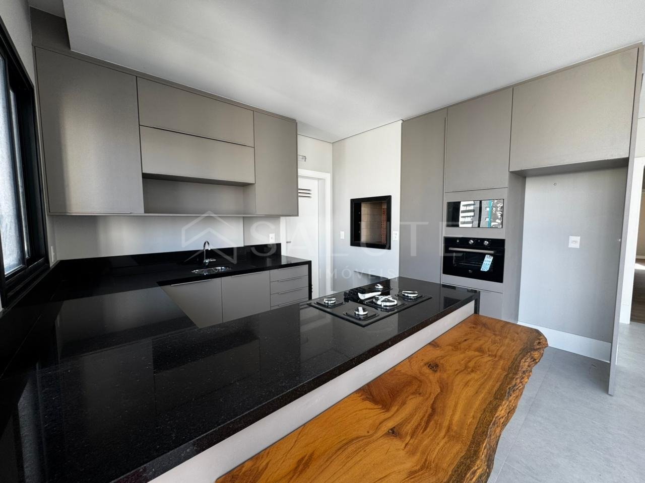 Apartamento à venda com 4 dormitórios no Centro