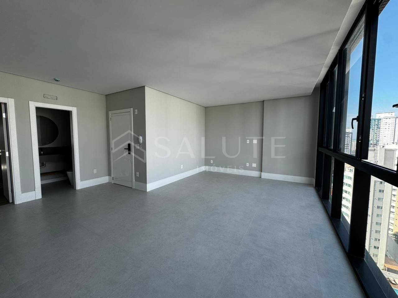Apartamento à venda com 4 dormitórios no Centro