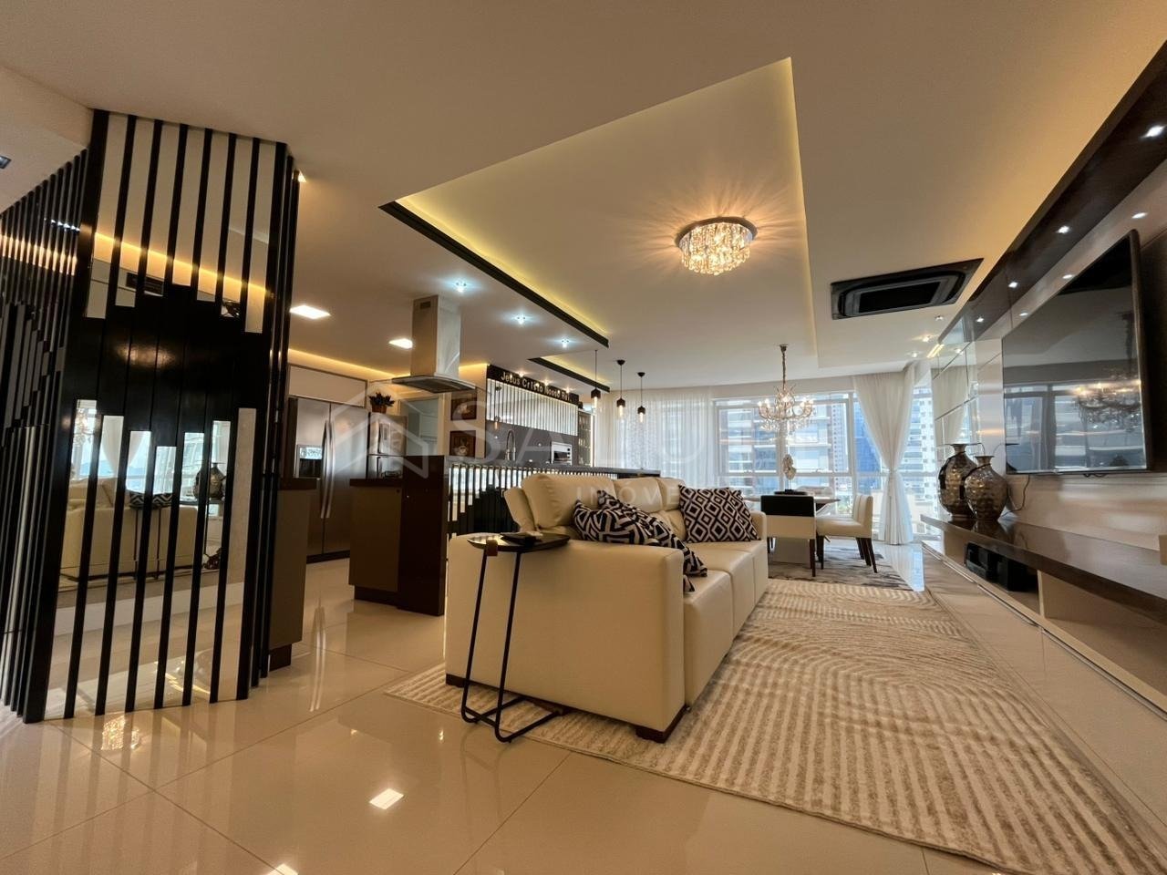 Apartamento à venda 4 suítes Meia Praia