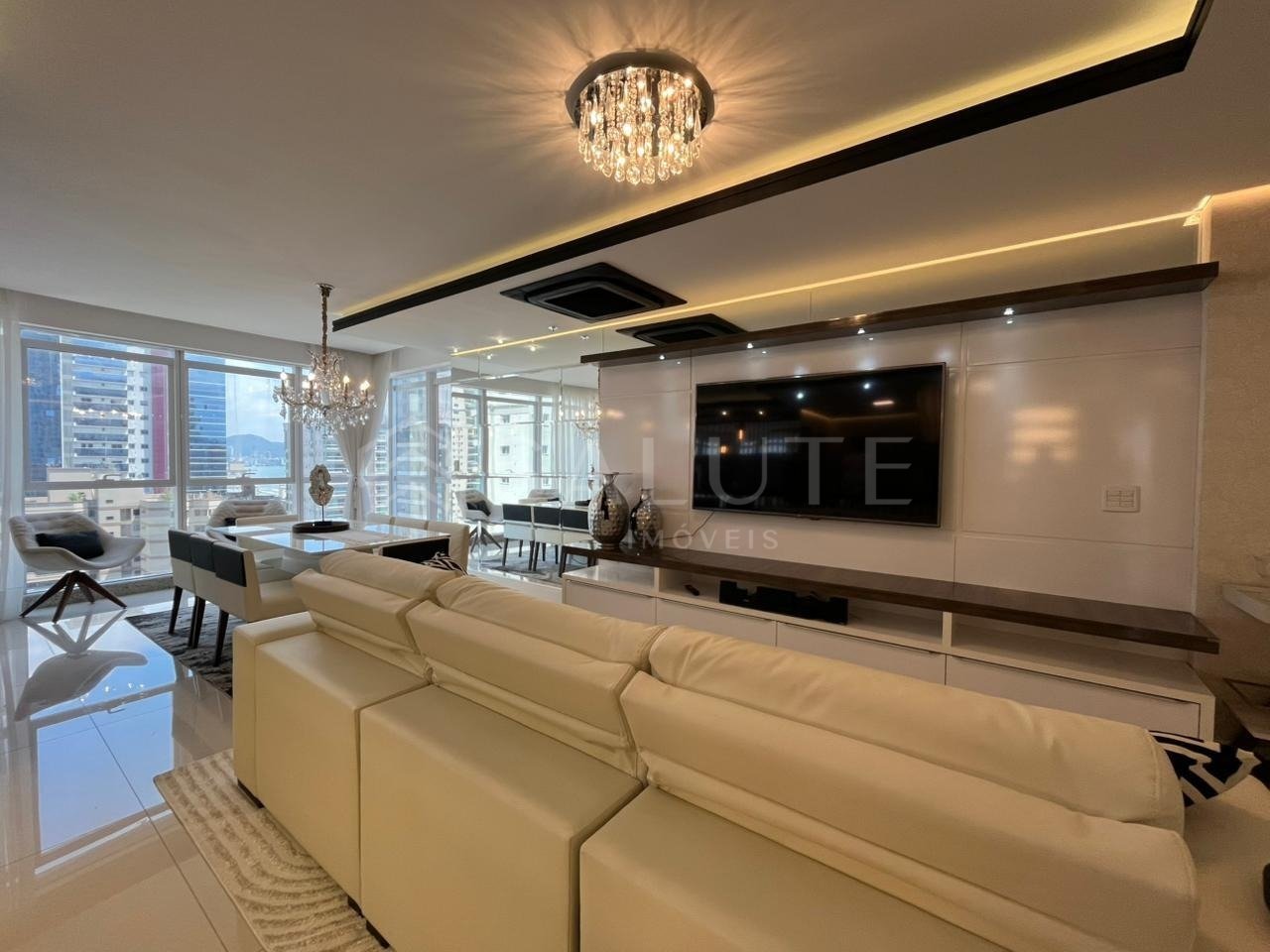 Apartamento à venda 4 suítes Meia Praia