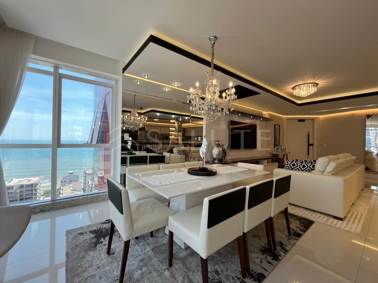 Apartamento à venda 4 suítes Meia Praia