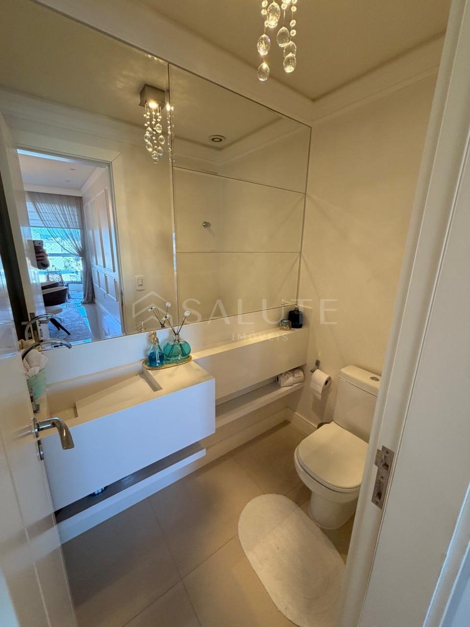 Apartamento à venda com 3 suítes no Centro.