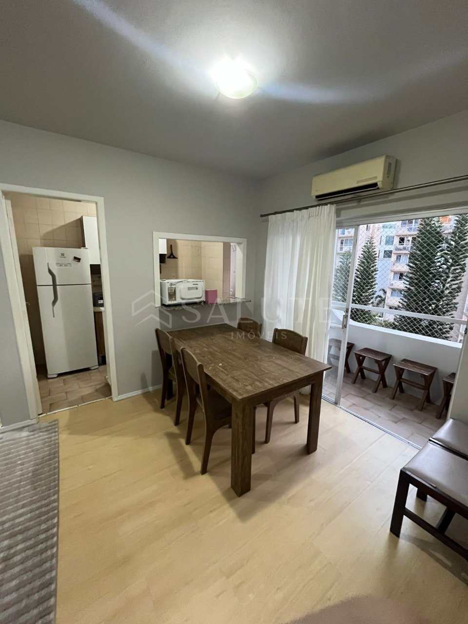 Apartamento aluguel anual 2 dormitórios no Centro.