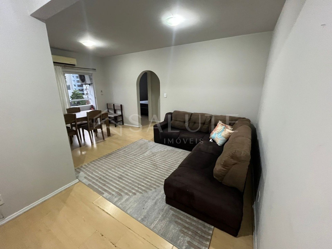 Apartamento aluguel anual 2 dormitórios no Centro.