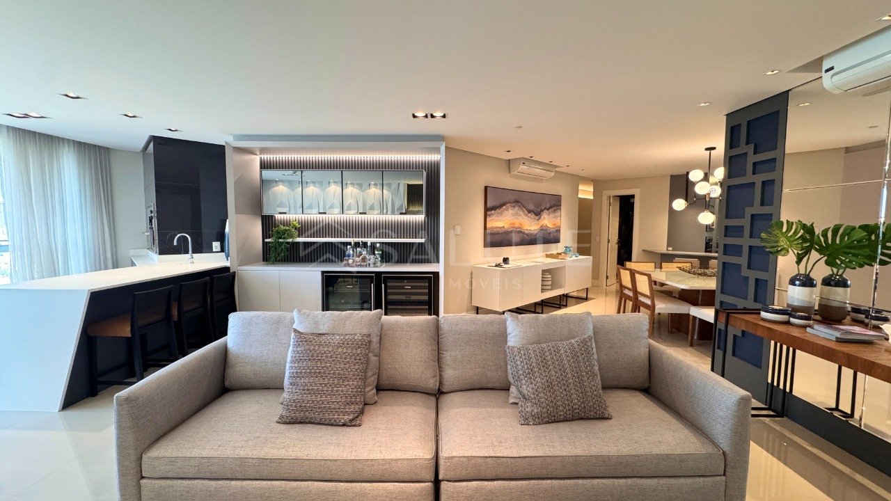Apartamento à venda 3 suítes Pioneiros