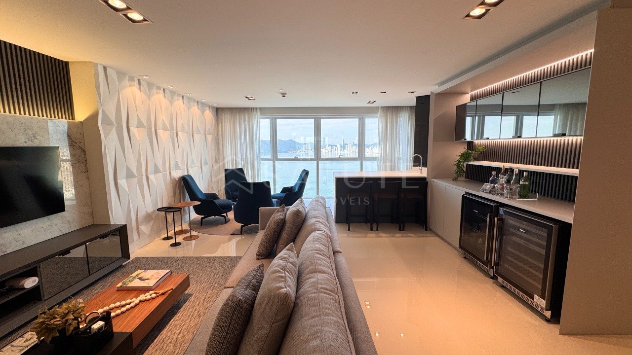 Apartamento aluguel anual 3 suítes Pioneiros