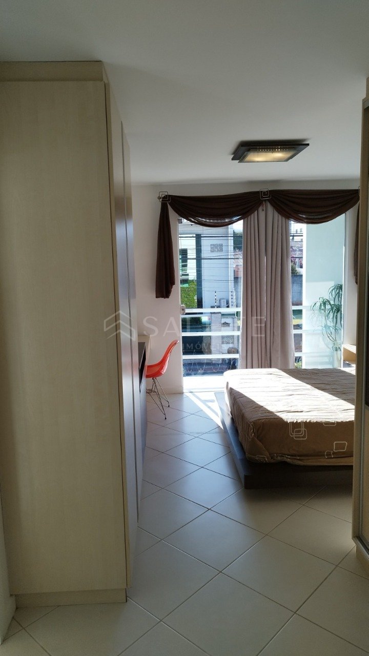 Casa locação anual com 3 dormitórios no Centro