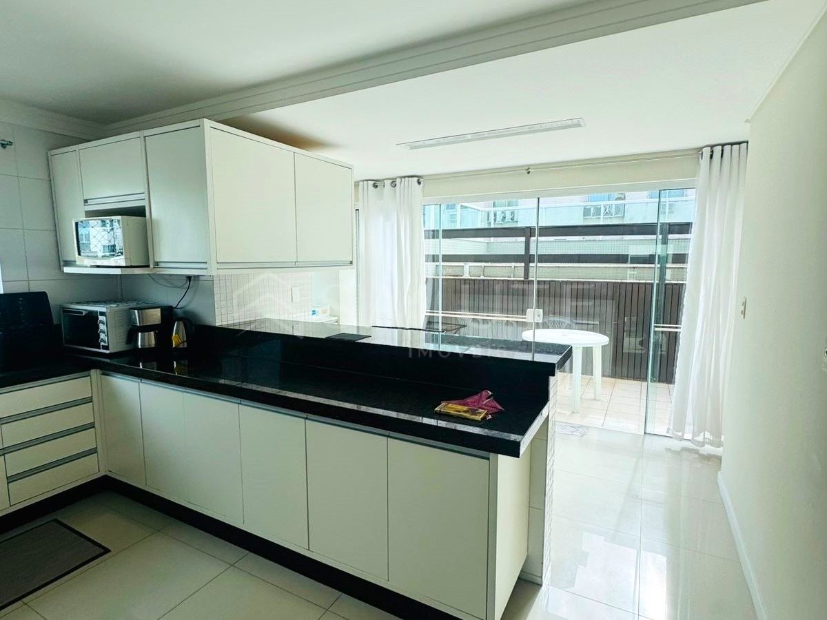 Apartamento locação anual 4 dormitórios no Centro