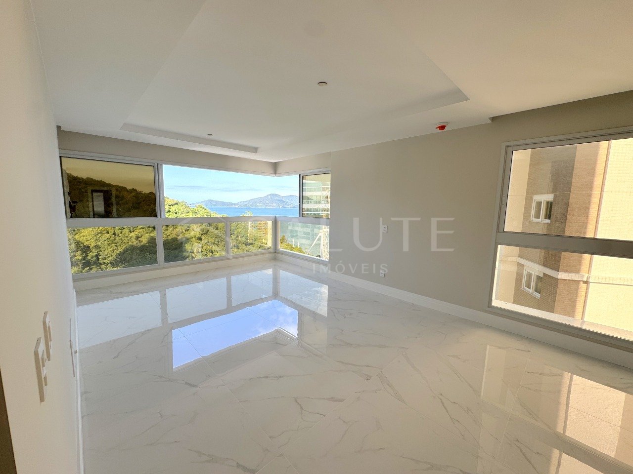 Apartamento à venda 4 suítes Barra Norte