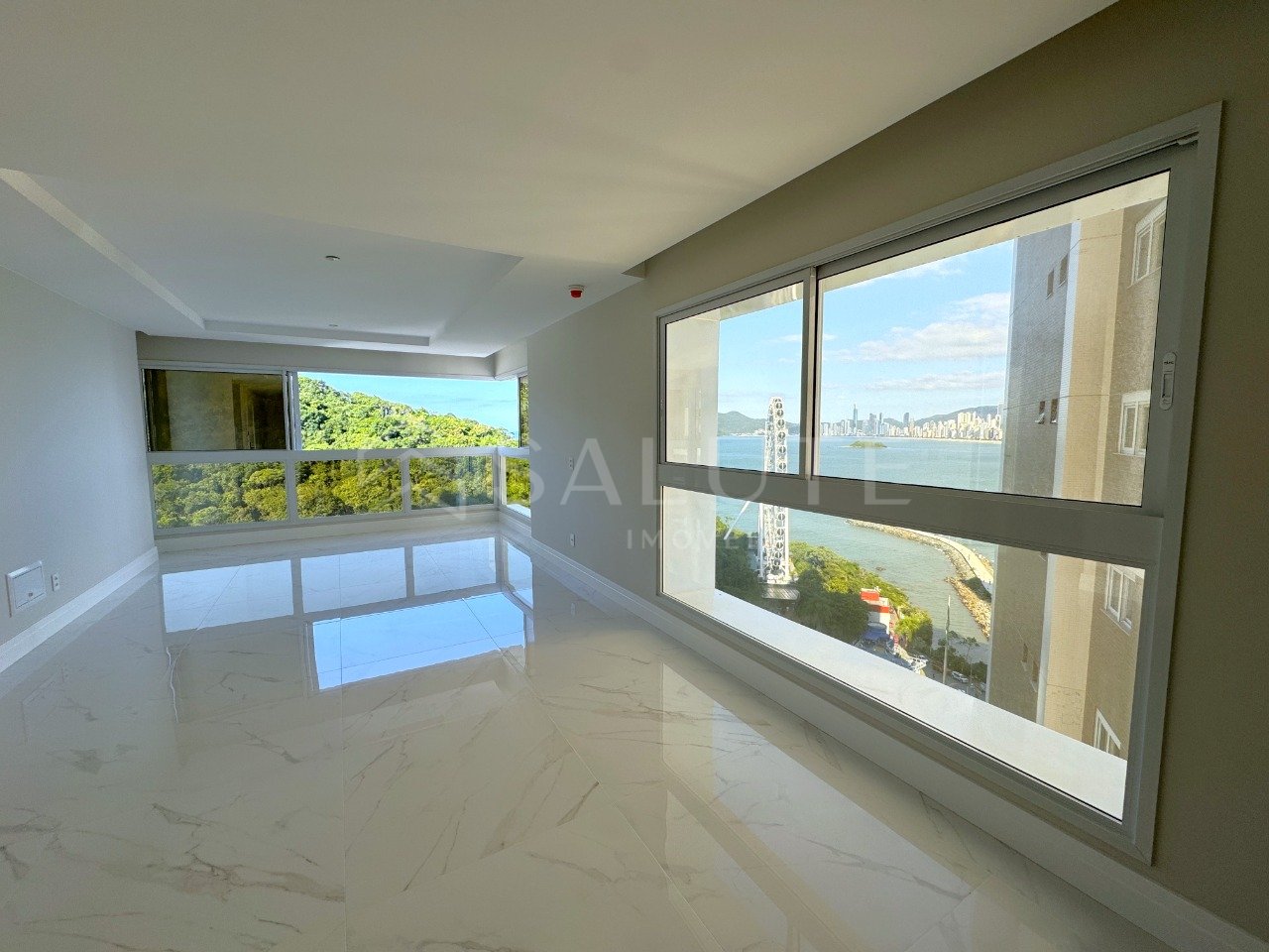 Apartamento à venda 4 suítes Barra Norte