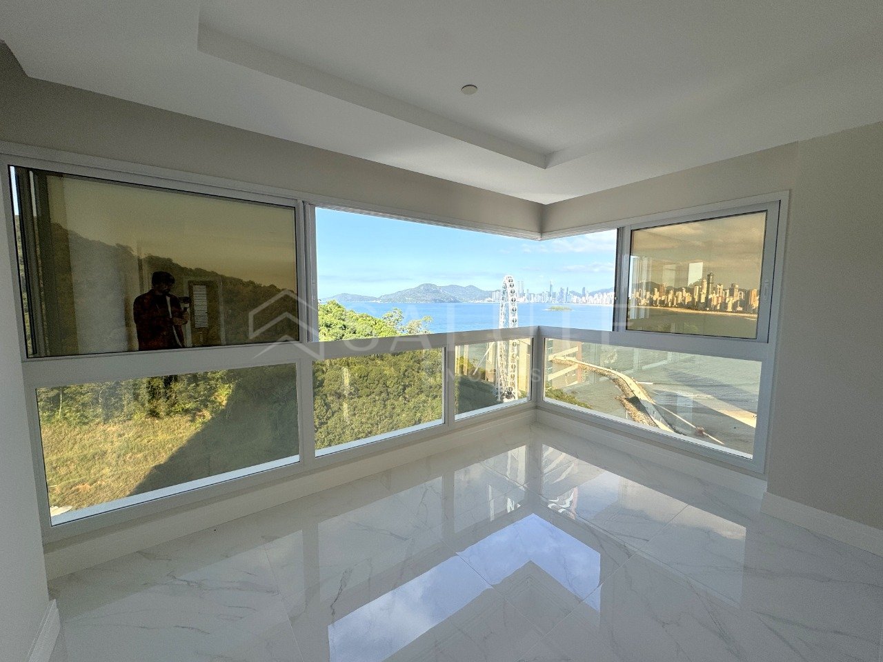 Apartamento à venda 4 suítes Barra Norte