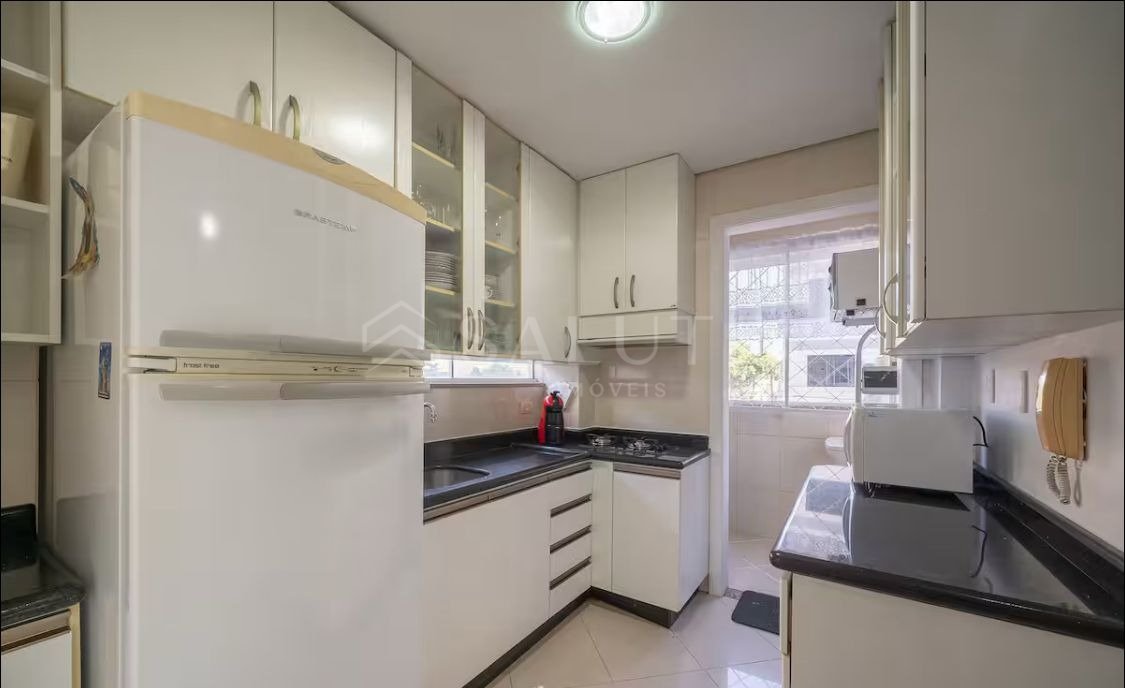 Apartamento locação anual 3 dorm. na Barra Sul