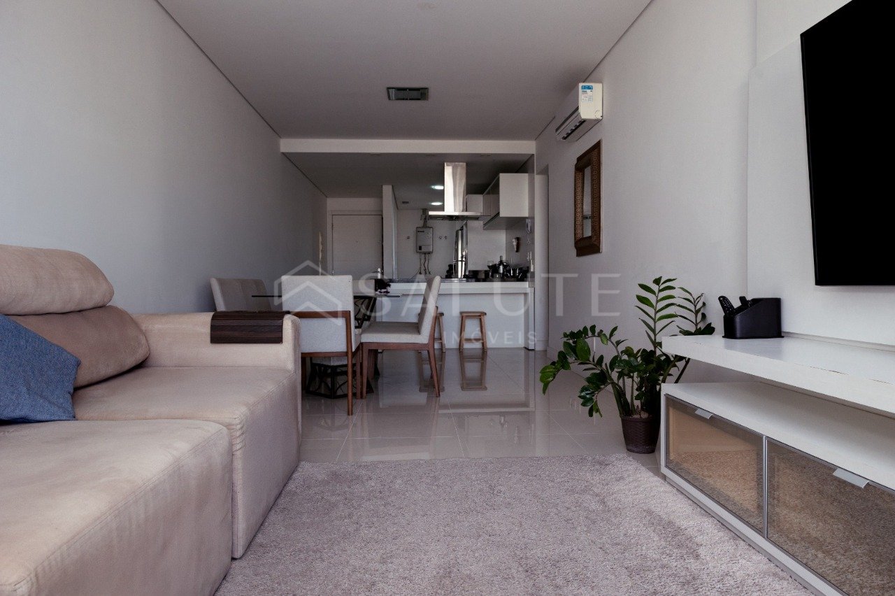 Apartamento locação anual 3 suítes Praia Brava