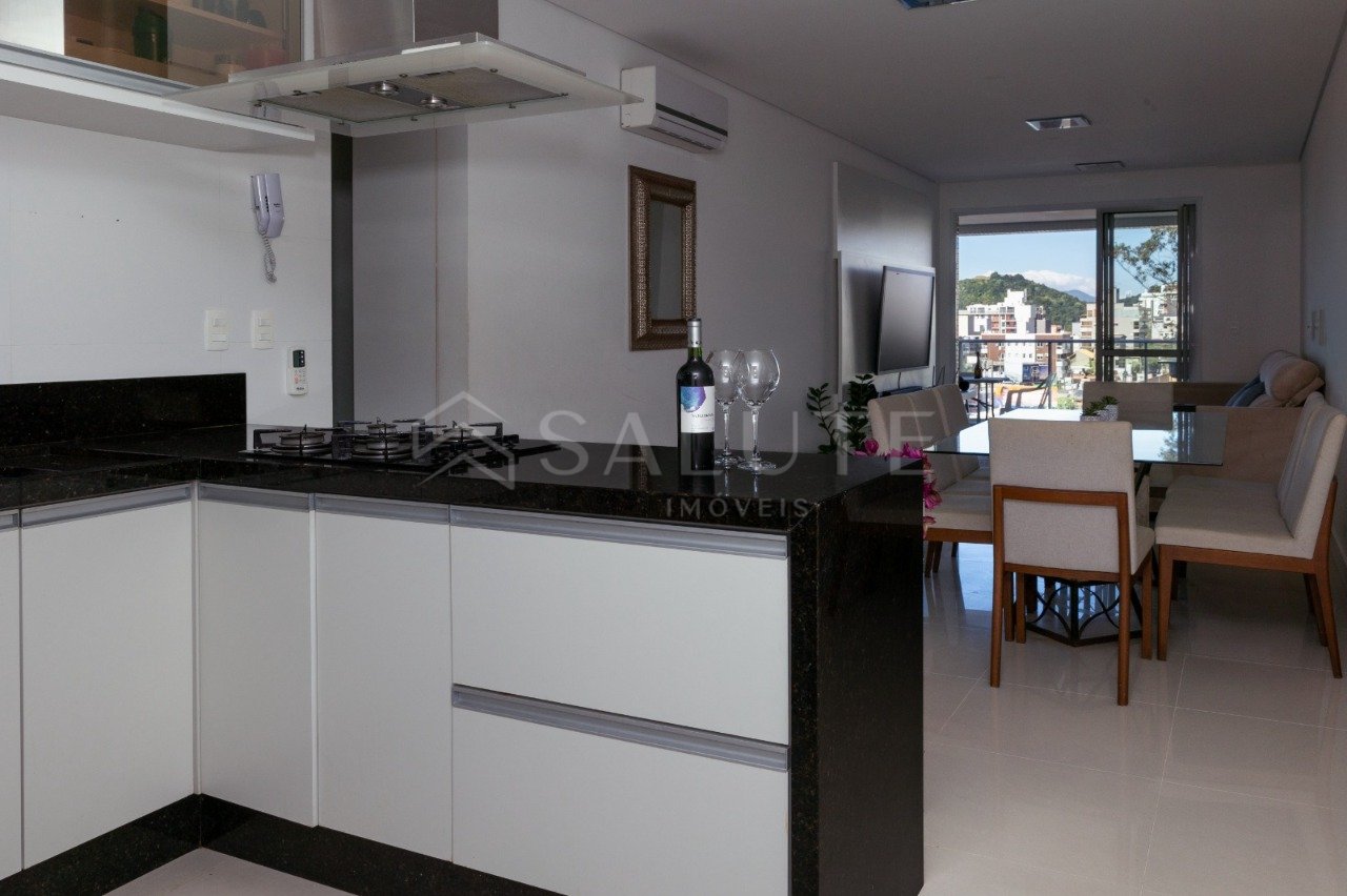 Apartamento locação anual 3 suítes Praia Brava