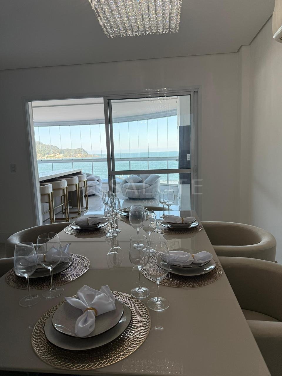 Apartamento à venda 3 suítes em Navegantes.
