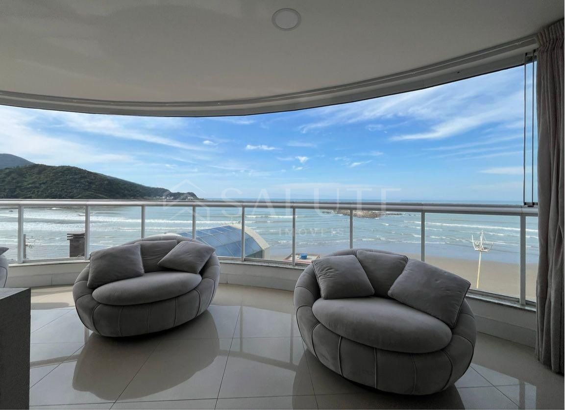 Apartamento à venda 3 suítes em Navegantes.