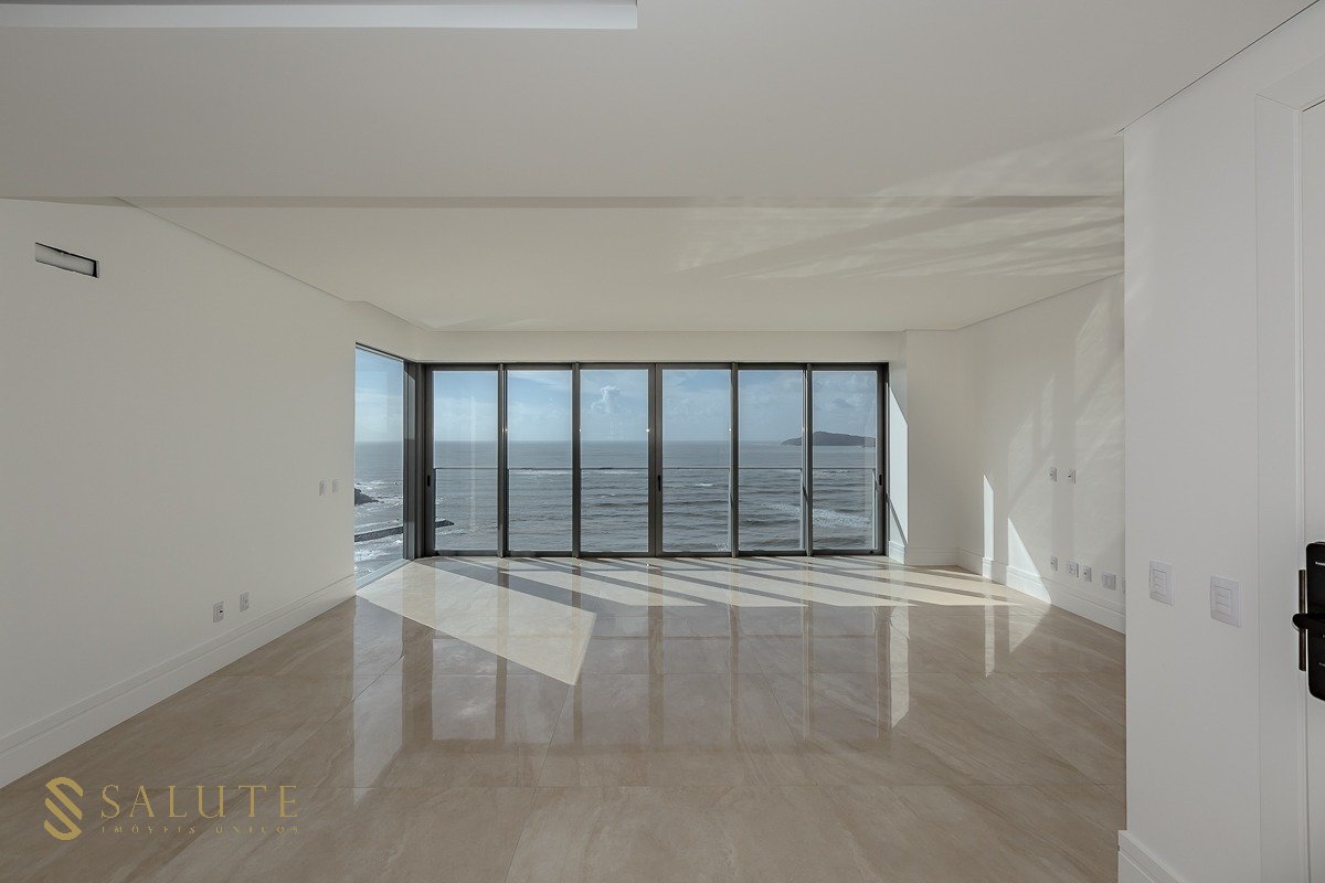 Apartamento 5 suítes frente mar