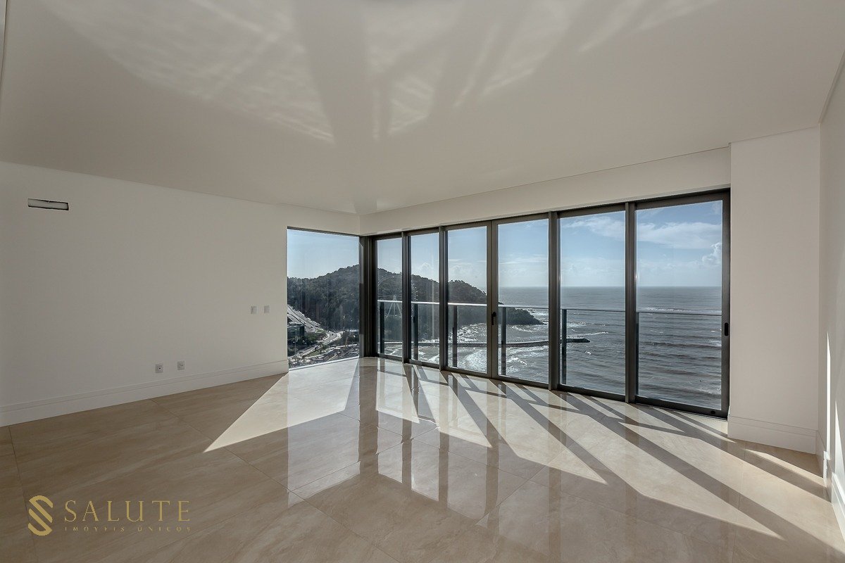 Apartamento 5 suítes frente mar