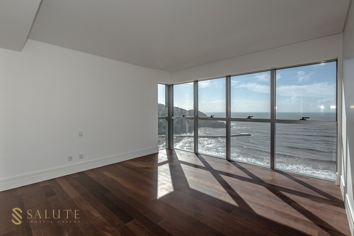 Apartamento 5 suítes frente mar
