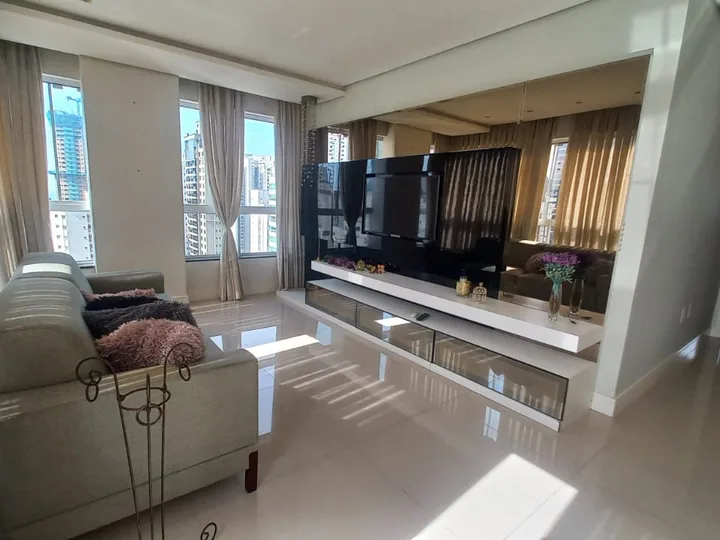 Apartamento à venda 3 suítes no Pioneiros