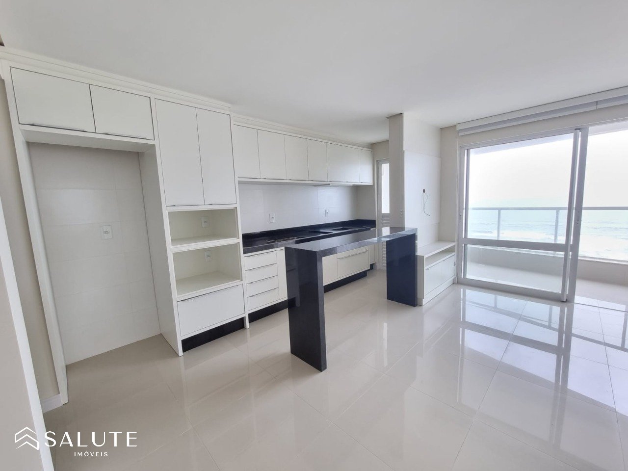 Apartamento à venda com 3 suítes em Navegantes