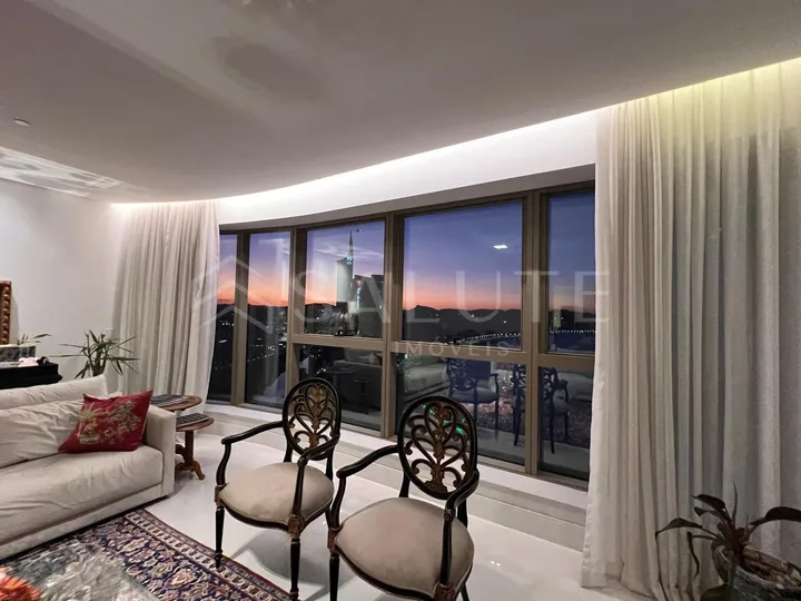 Apartamento á venda com 4 Suítes na Barra Sul