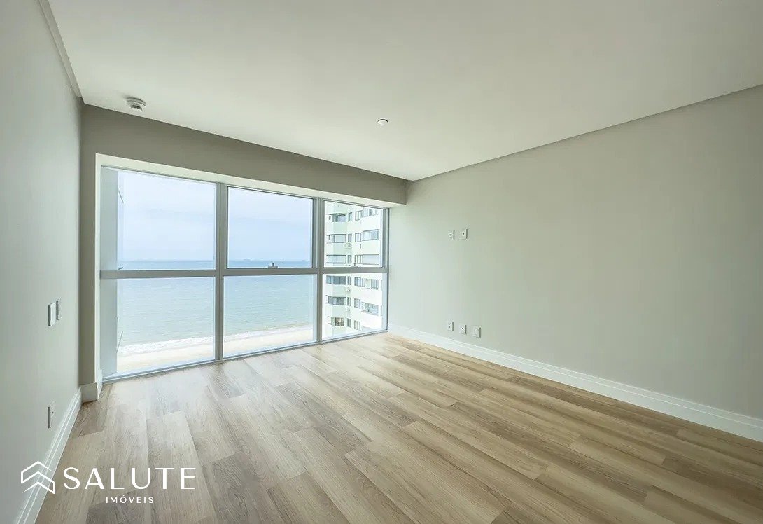 Apartamento à Venda com 4 Suítes na Barra Sul