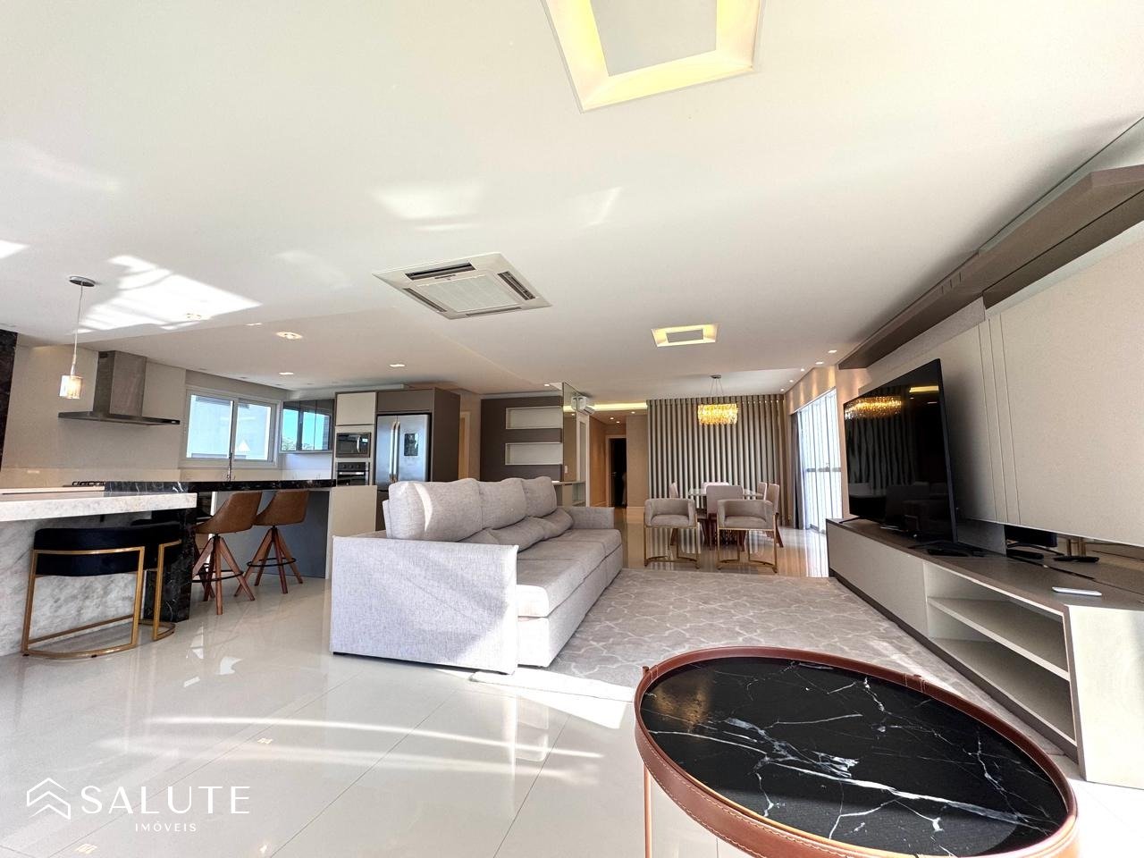 Apartamento aluguel anual 4 suítes frente mar