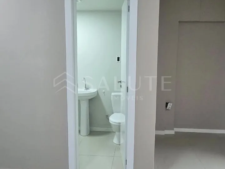 Sala Comercial Aluguel 1 banheiro no Centro | Centro empresarial Dellatorre