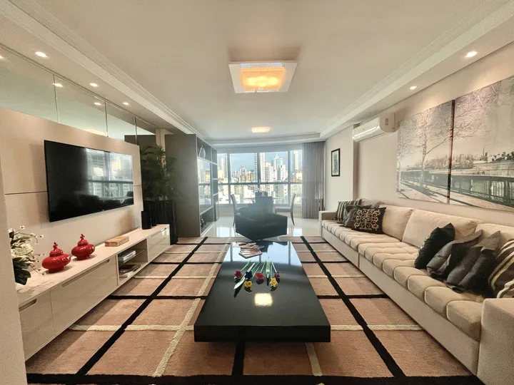 Apartamento à venda 3 suítes no Centro