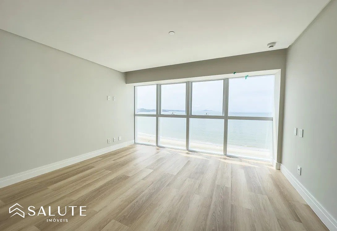 Apartamento à Venda com 4 Suítes na Barra Sul