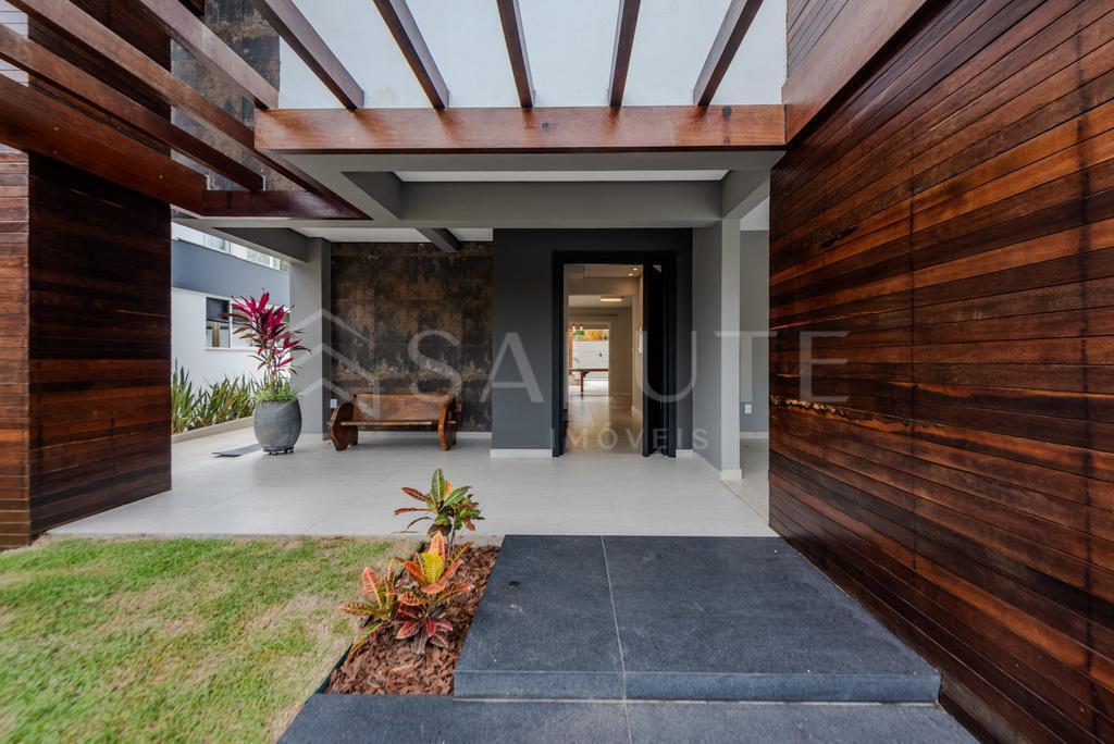 Casa em Condomínio à venda 4 suítes no Ariribá
