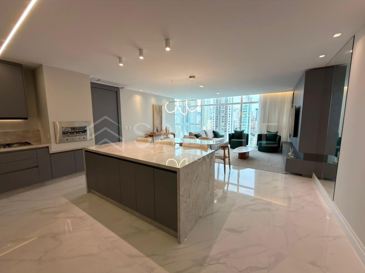 Apartamento à venda com 3 suítes no Centro