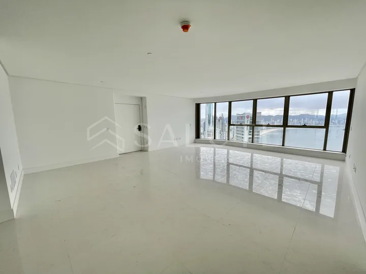 Apartamento à venda 4 suítes na Barra Sul