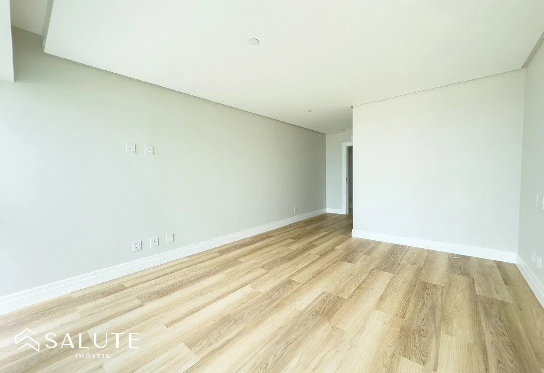 Apartamento à Venda com 4 Suítes na Barra Sul