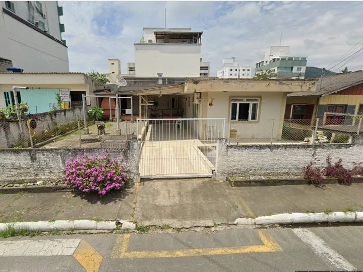 Terreno à venda 250 m² em Nações