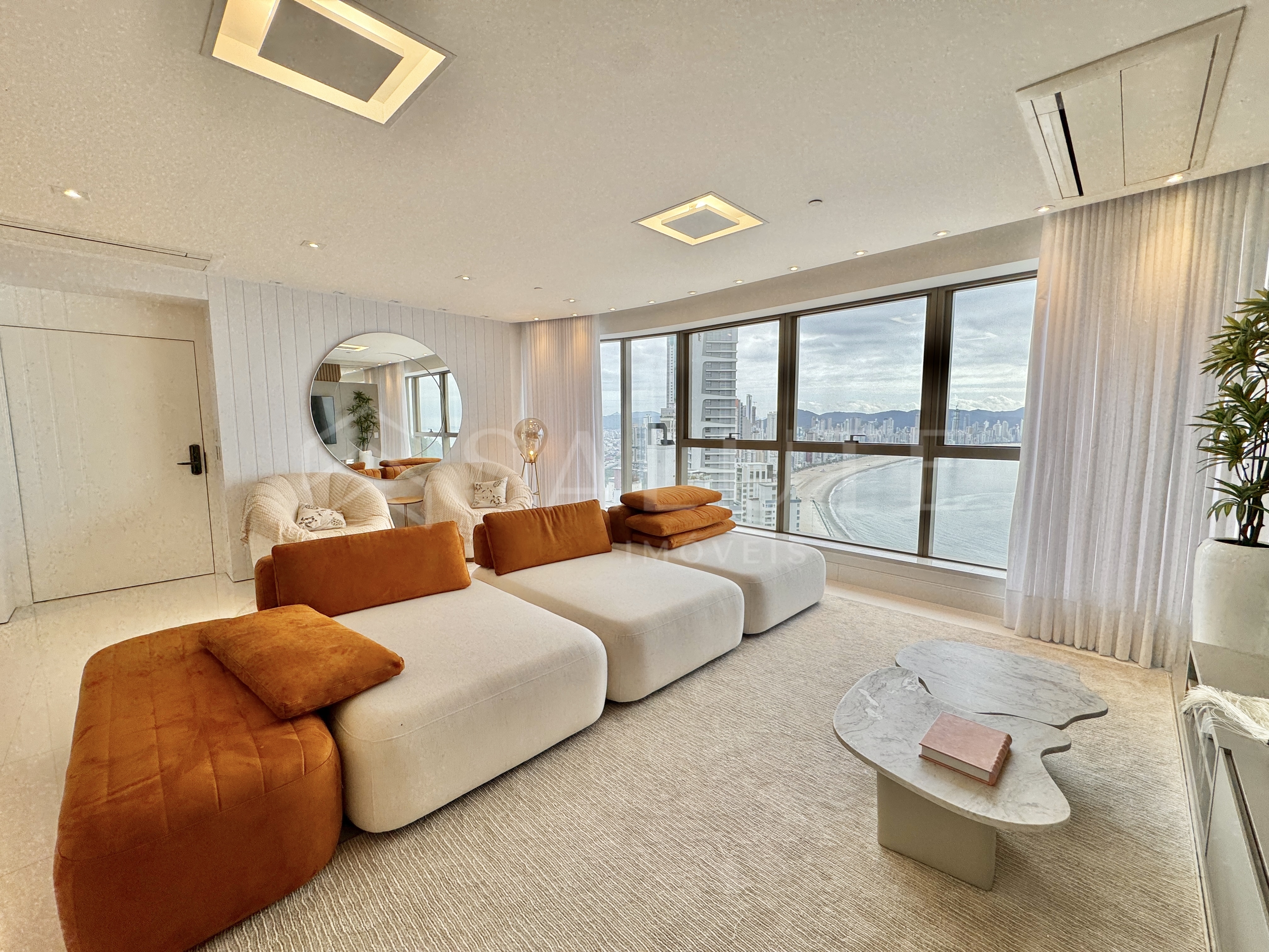 Apartamento à venda 4 suítes na Barra Sul