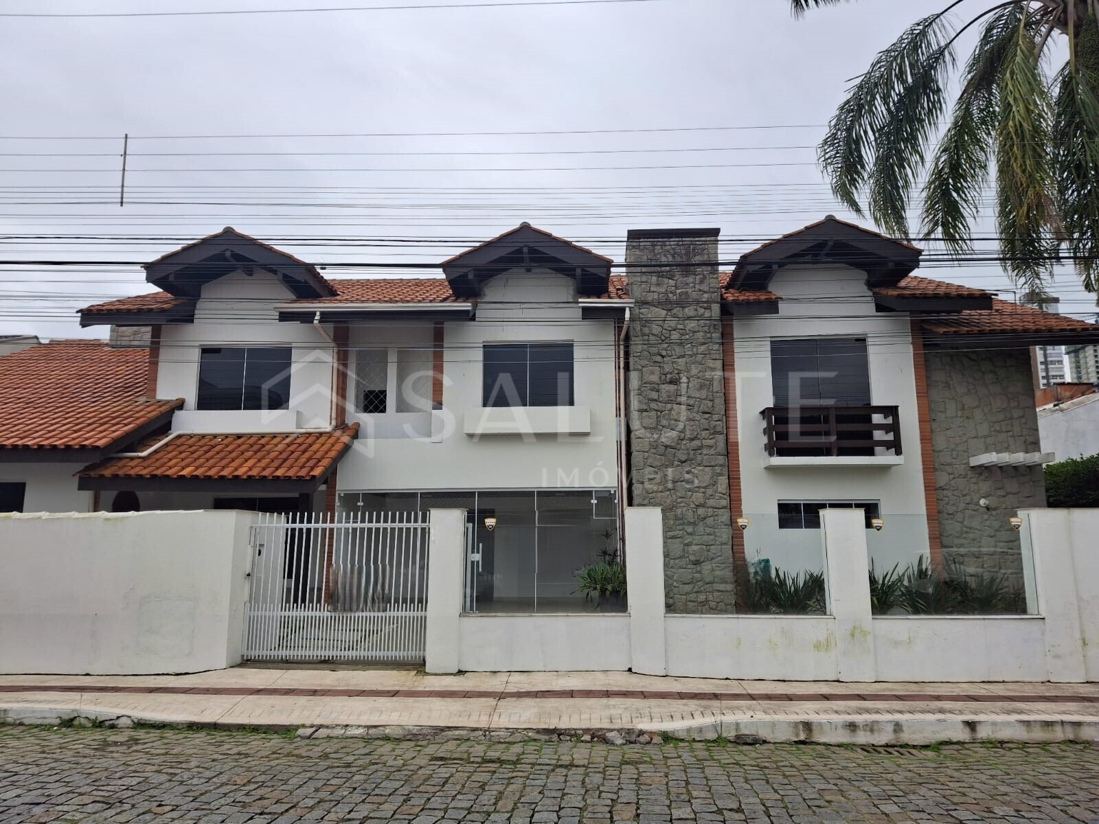 Casa comercial à venda 4 dormitórios no Centro