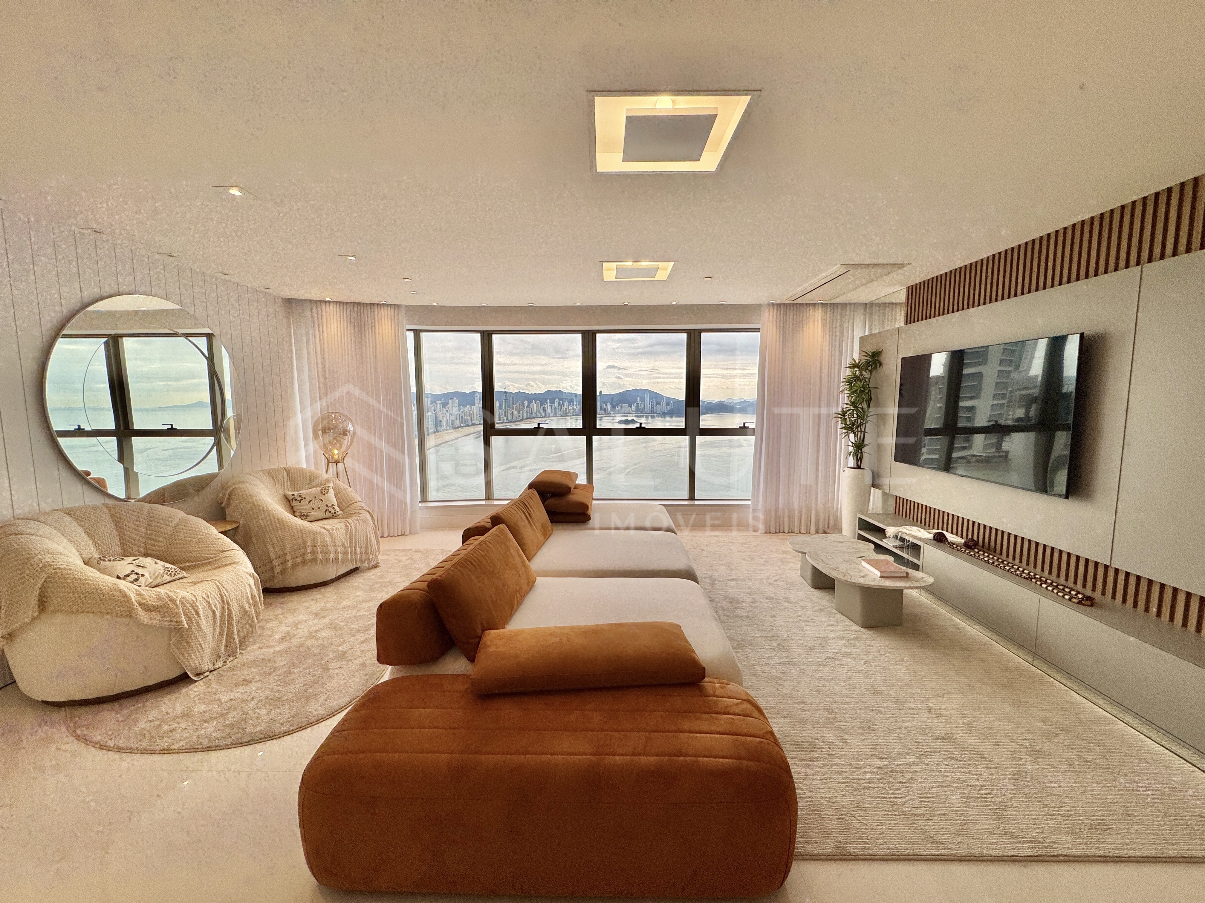 Apartamento à venda 4 suítes na Barra Sul