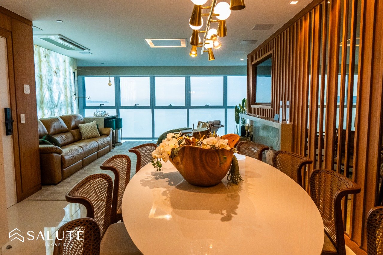 Apartamento locação anual 4 Suítes na Barra Sul