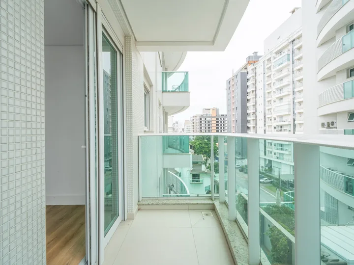 Apartamento à venda 3 suítes na Praia Brava
